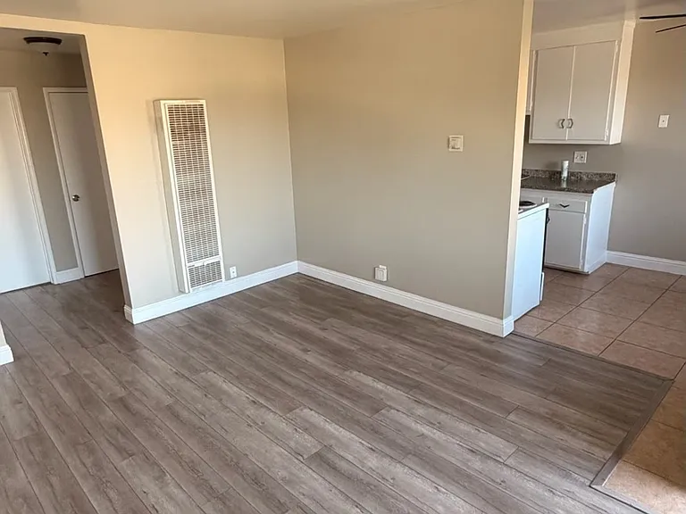 6840 Macarthur Blvd #8 — Photo 3
