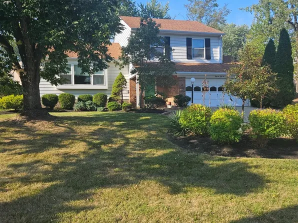 5652 Breezewood Dr, Cincinnati, OH 45248