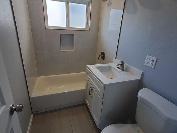 5th image of 205 N Claremont St #207