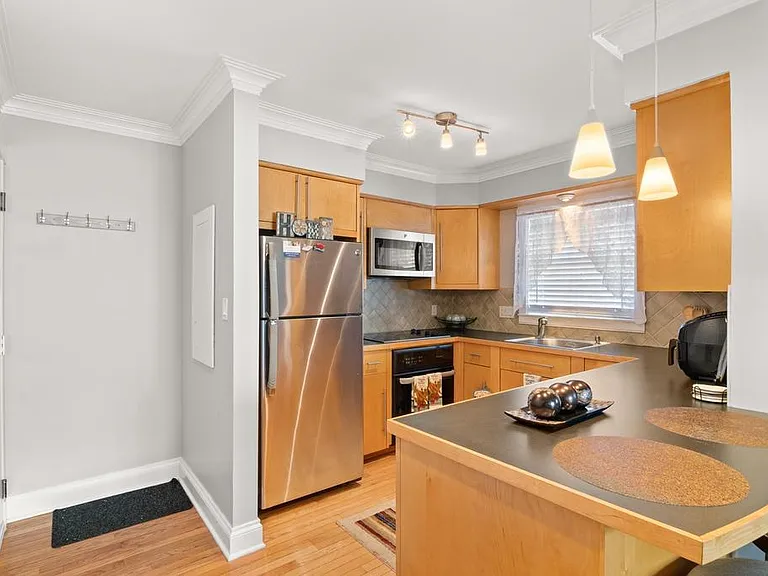 20 Daly St #2F — Photo 3