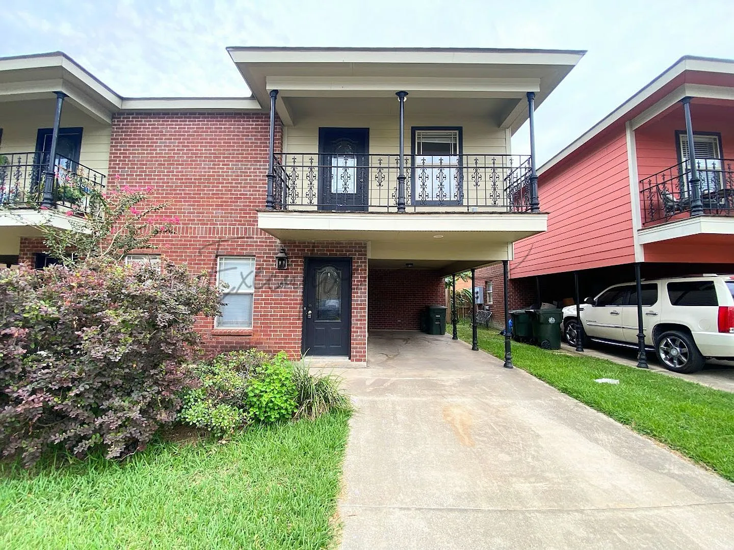 2-Bed, 2.5-Bath Townhouse Walk to McNeese State University! — Photo 1