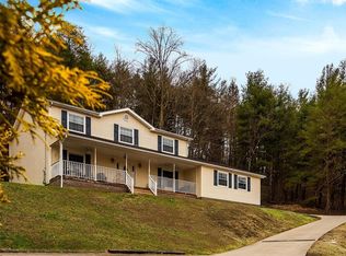 2 Homestead Ln, Charleston, WV 25312