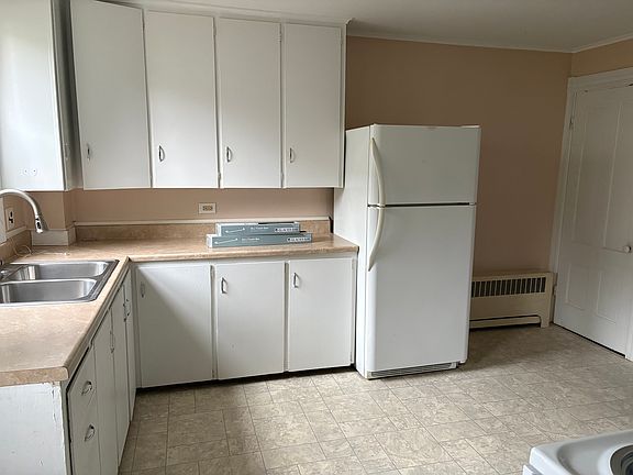 4th image of 18 Hanson St #A