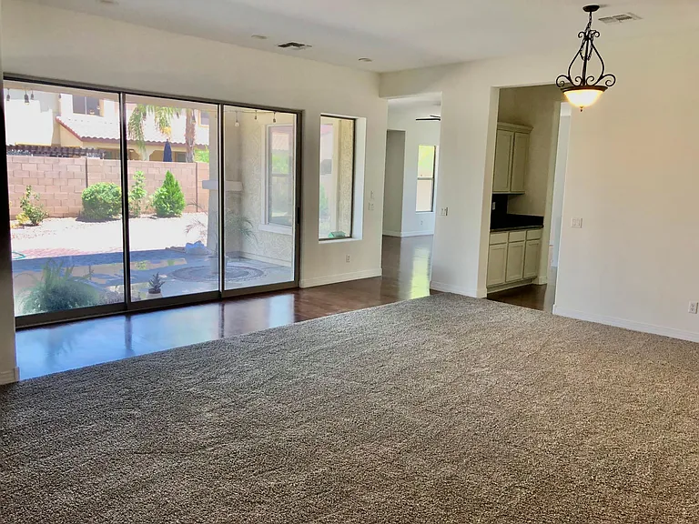Spacious living/dining room