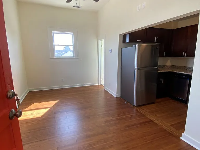 3233 Loyola Ave #5 — Photo 6