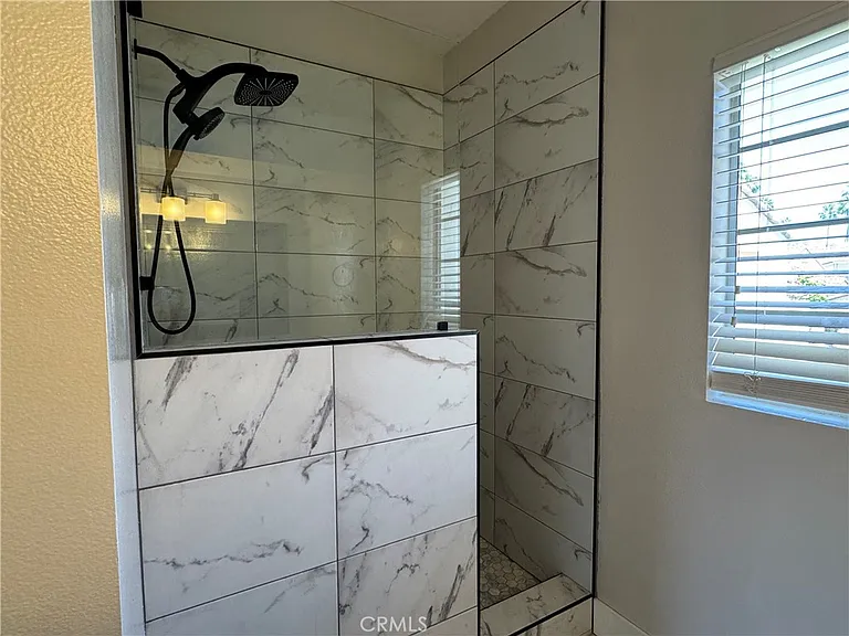 208 Chandon — Photo 15