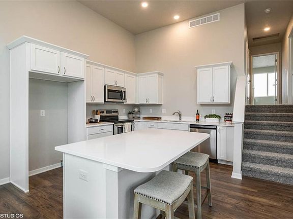 5th image of 375 NE Mink Dr