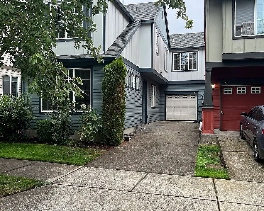 1st image of 918 SE Portlandia Ave