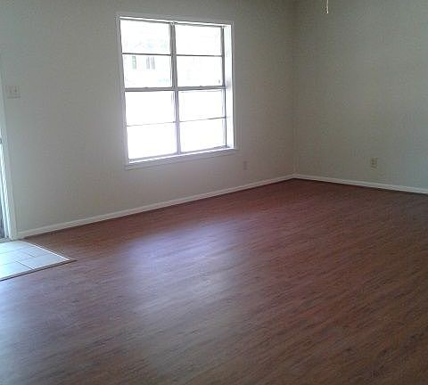 3rd image of 511 N Avenue Y