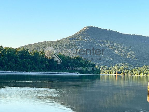 4th image of 3166 Waterfront Dr