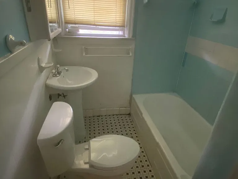 1102 Murphy St — Photo 3