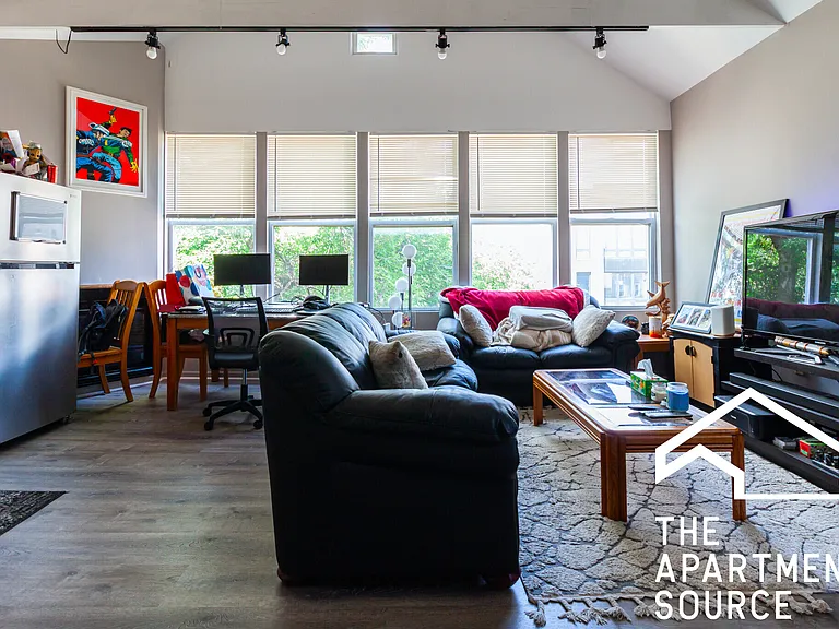 1239 W Ohio St #3 — Photo 9