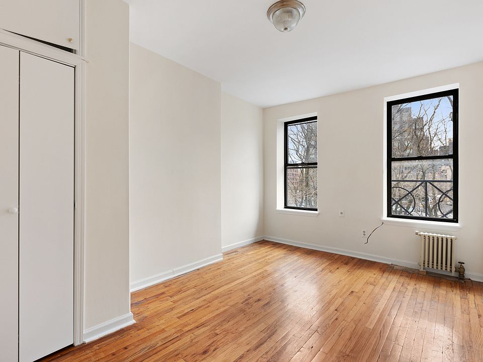2nd image of 109 E 2nd St #1C1