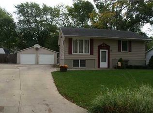 6528 Medford Ln NE, Cedar Rapids, IA 52402