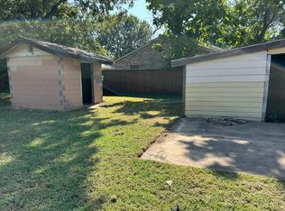 1310 E Pioneer Dr, Irving, TX 75061