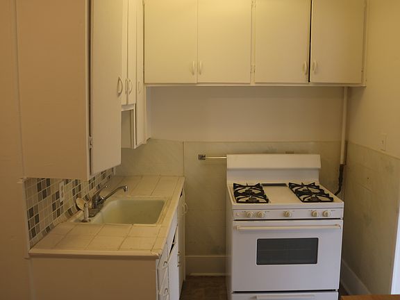 3rd image of 716 E 4th Ave #10