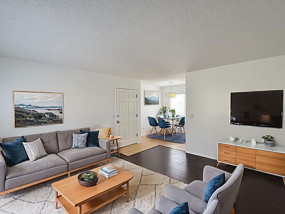 4th image of 12338 Oxnard St APT 202