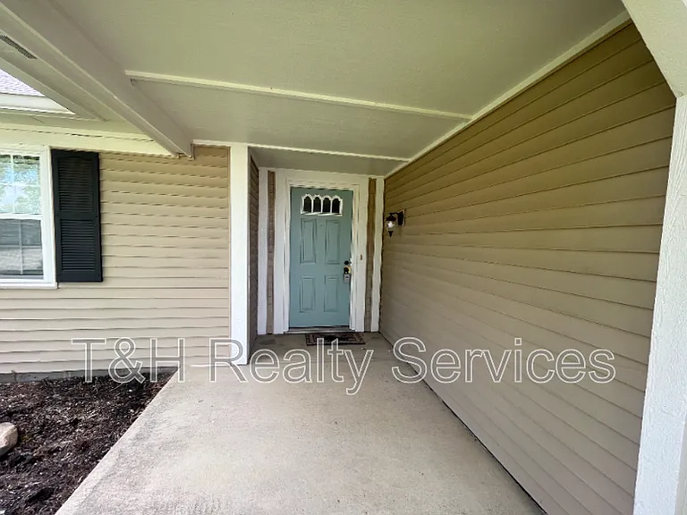 6528 Adamson Ct — Photo 3