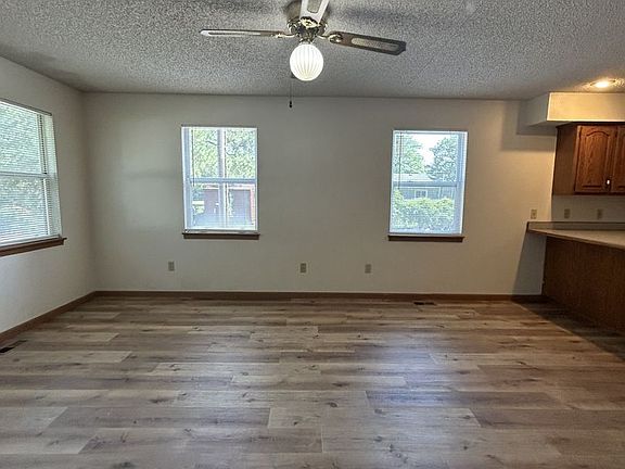 2nd image of 810 E Jackson St APT A