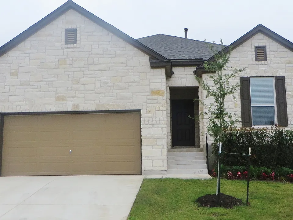 1042 Bowline Dr