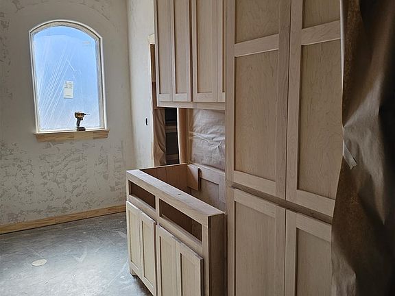 5th image of 280 Mountain Ridge Pl