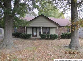 5740 Ridgetop Dr, Horn Lake, MS 38637
