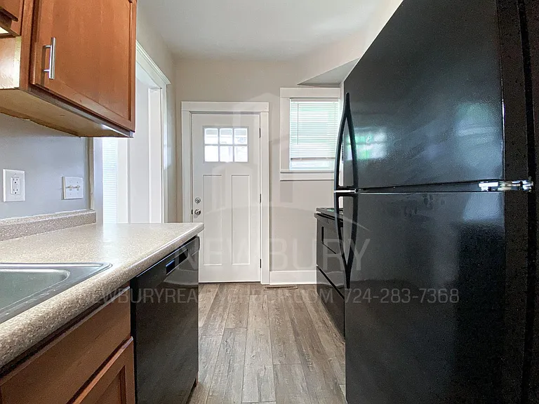 303-317 Wilson Ave — Photo 17