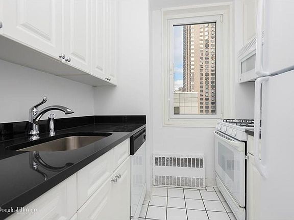 3rd image of 230 W 55th St APT 23B