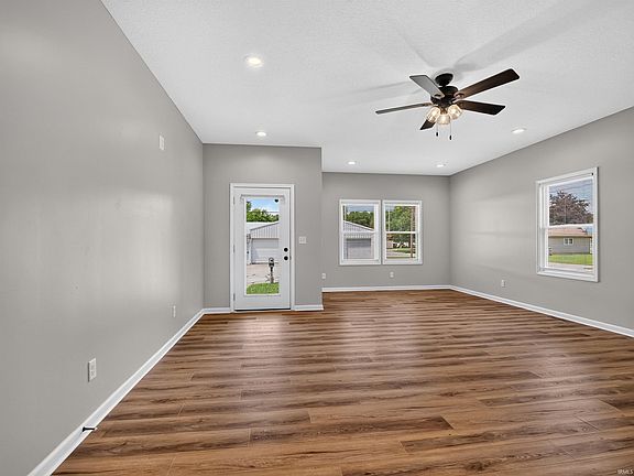 2nd image of 208 N Ecker Ave