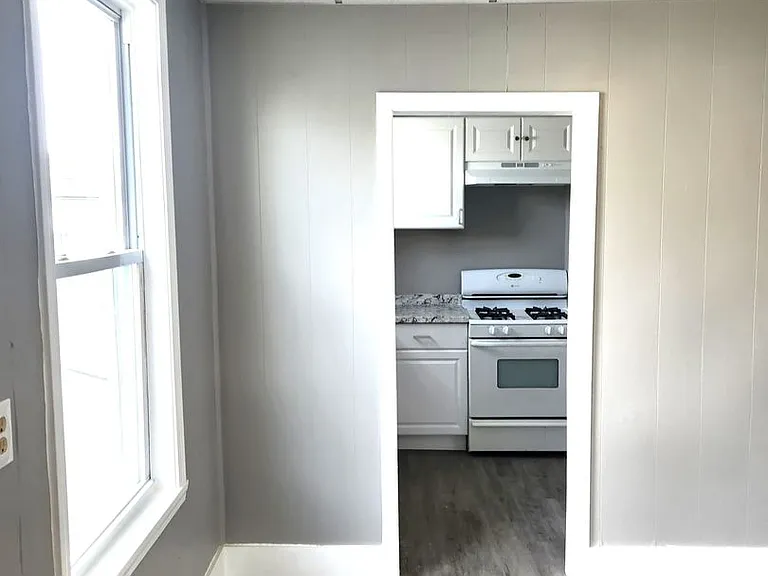 22-24 Lawn Ave #2F — Photo 7