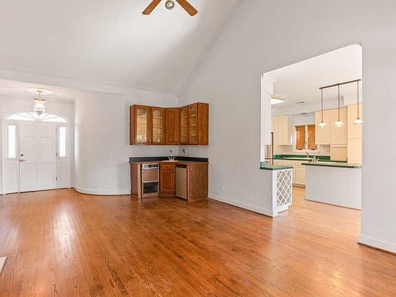 5th image of 300 Palmer Way