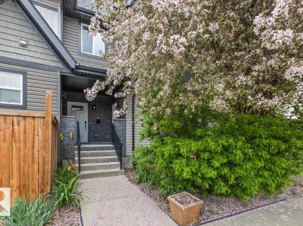 7210 96th St NW #3, Edmonton, AB T6E 2Z3