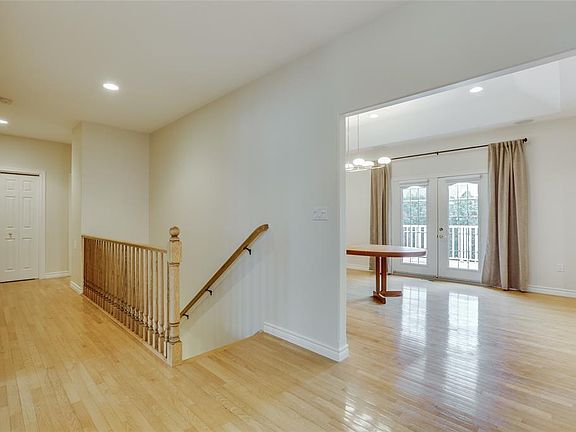 4th image of 41 Sunset Ave