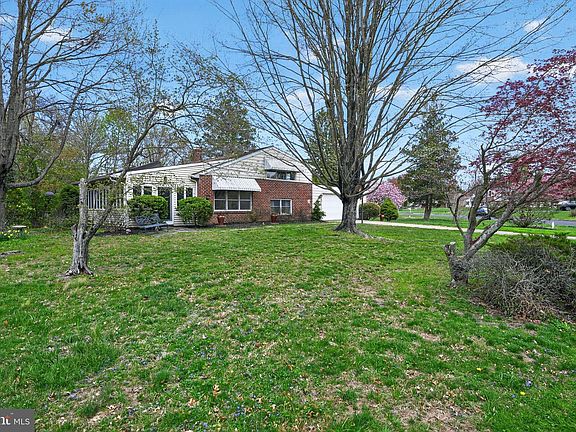 3rd image of 50 Ivy Ln