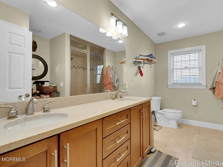 331 Richmond Ave — Photo 16