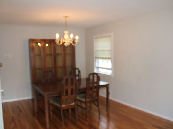 5th image of 452 Bradford Ave