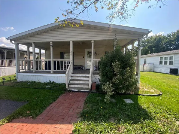 124 Greenbriar Dr N, Bath, PA 18014