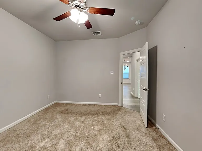 545 Hazeltine Rd — Photo 9