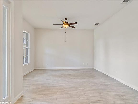 4th image of 10570 SW East Park Ave