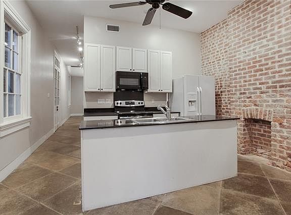 3rd image of 607 Barracks St APT 2