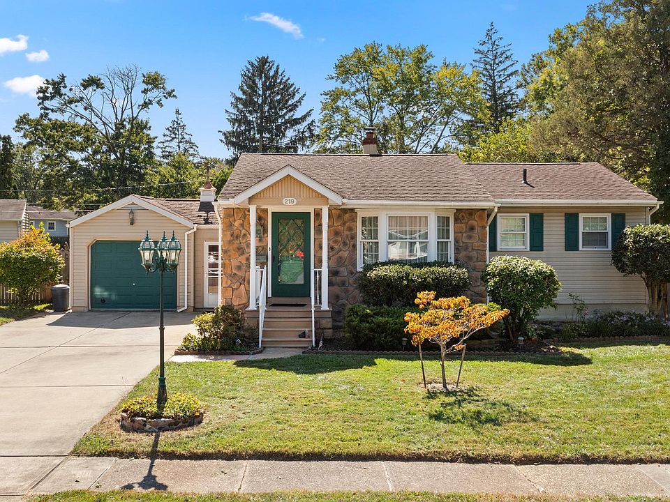 1st image of 219 Kingsley Dr
