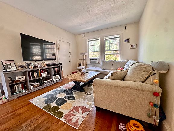 3rd image of 1722 Commonwealth Ave APT 5