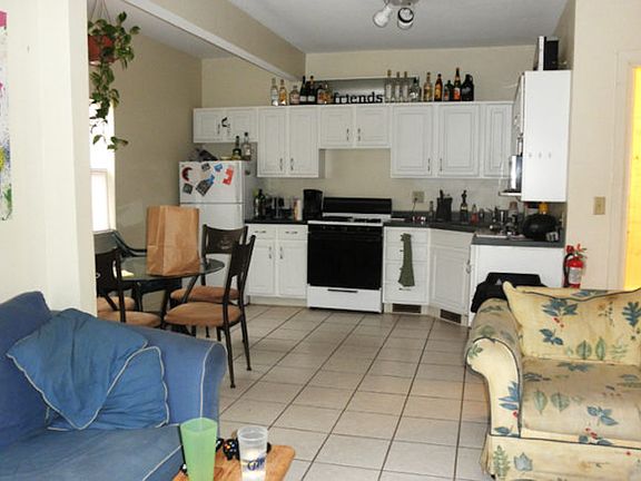 3rd image of 24 1/2 S Shafer St #B
