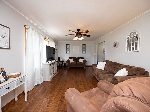 3rd image of 1503 Shirlee Ave