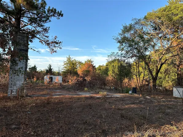 2227 E 2000th Rd, Hugo, OK 74743