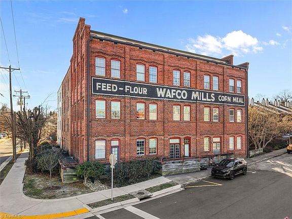 3rd image of 801 W McGee St Unit 20