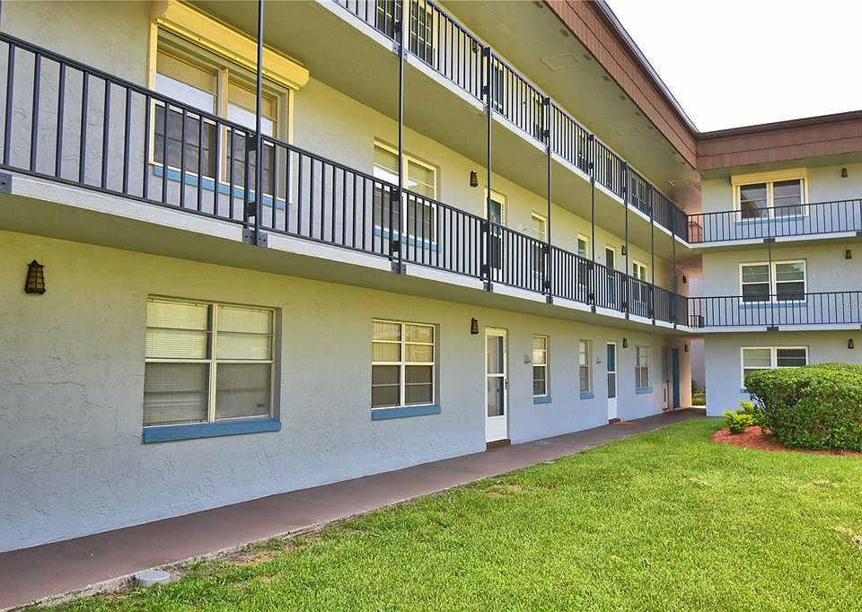 1st image of 333 LAKE HOWARD DR NW #102D