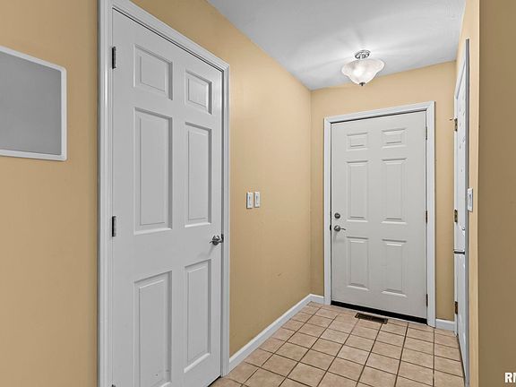 4th image of 3013 Cameron Dr
