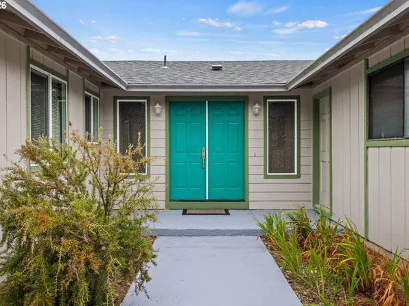 2521 Delores Ln, North Bend, OR 97459
