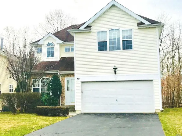 52 Sunflower Ridge Rd, South Setauket, NY 11720